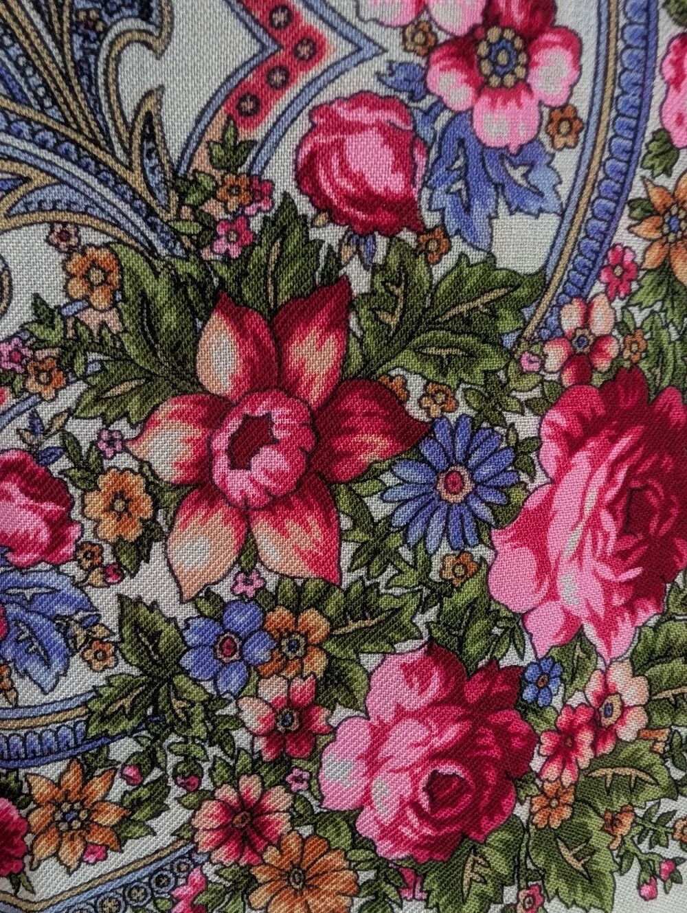 Pavlovo Posad 100% Wool Floral Pattern Women's Shawl